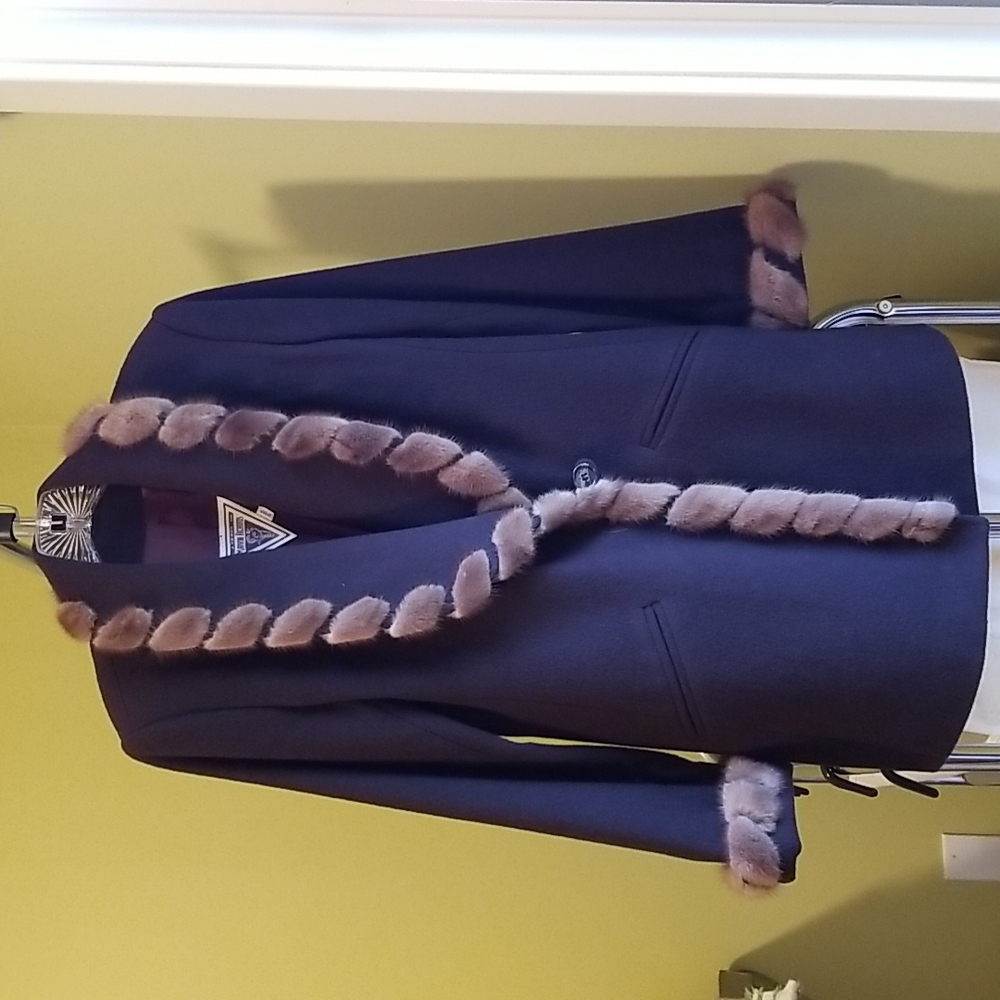 Blazer/coat with mink trim